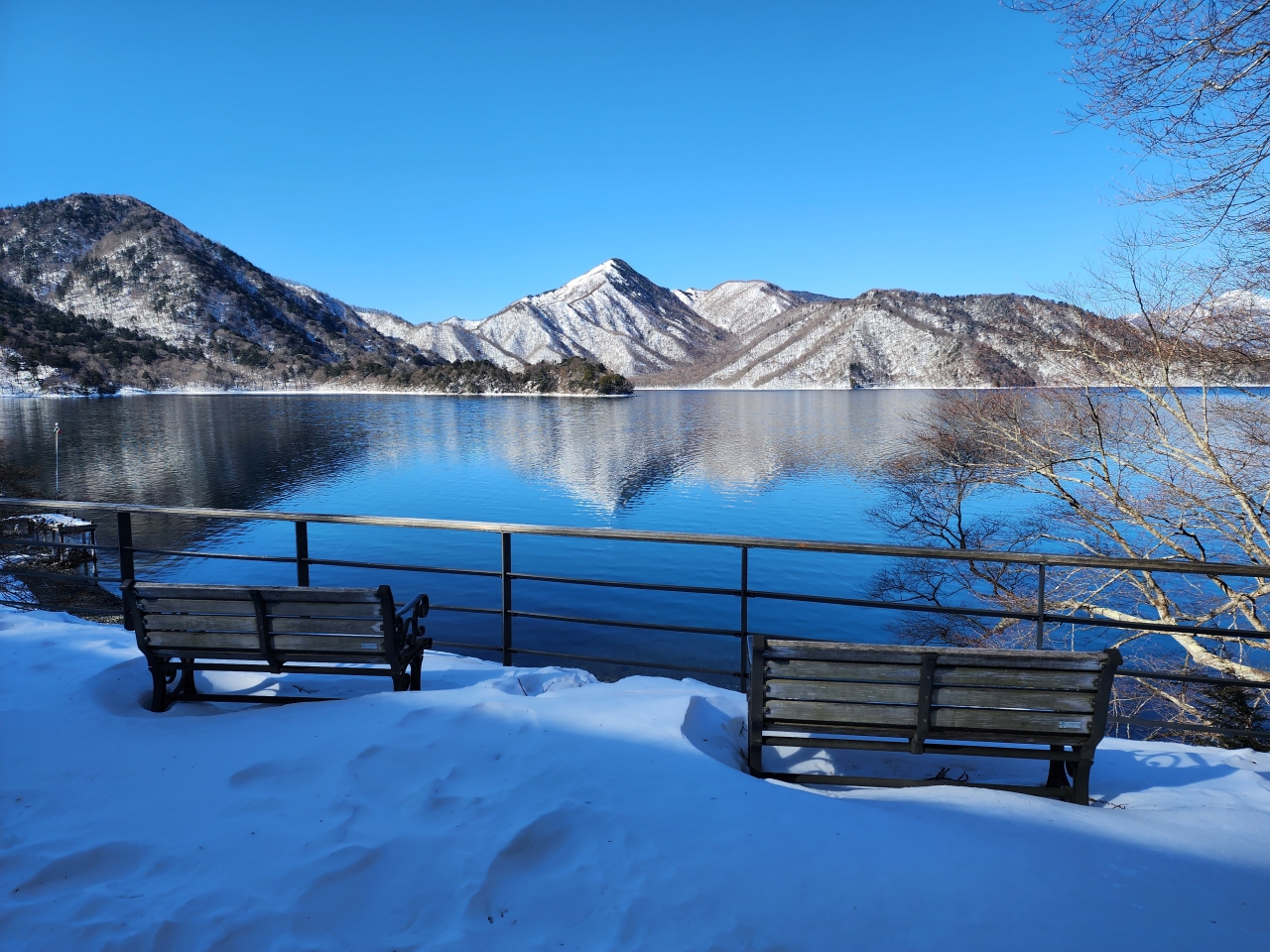Reflection benches